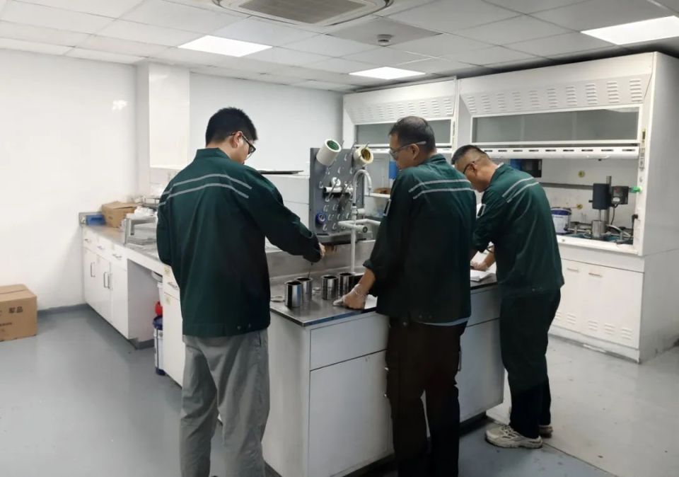 企校联手攻难关 宝山市专家工作站引领环保材料研发新篇章